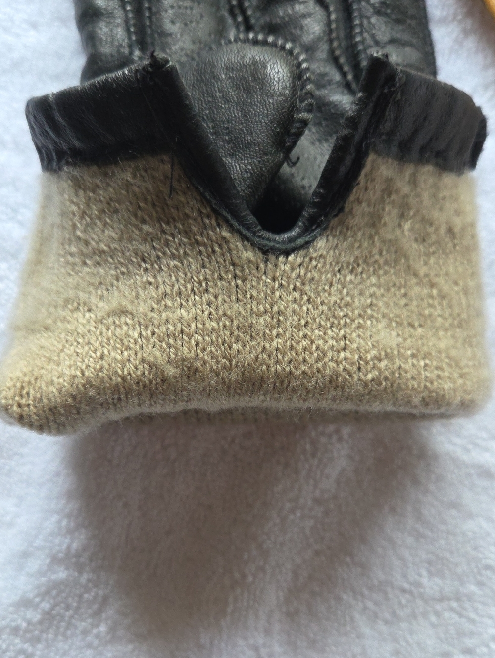 isotoner ...women or  Mens  Black Leather Gloves...unworn ..no Tags. - Picture 12 of 15